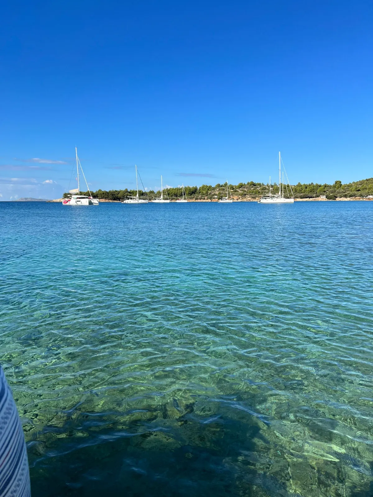 Ankerbucht mit klarem Wasser