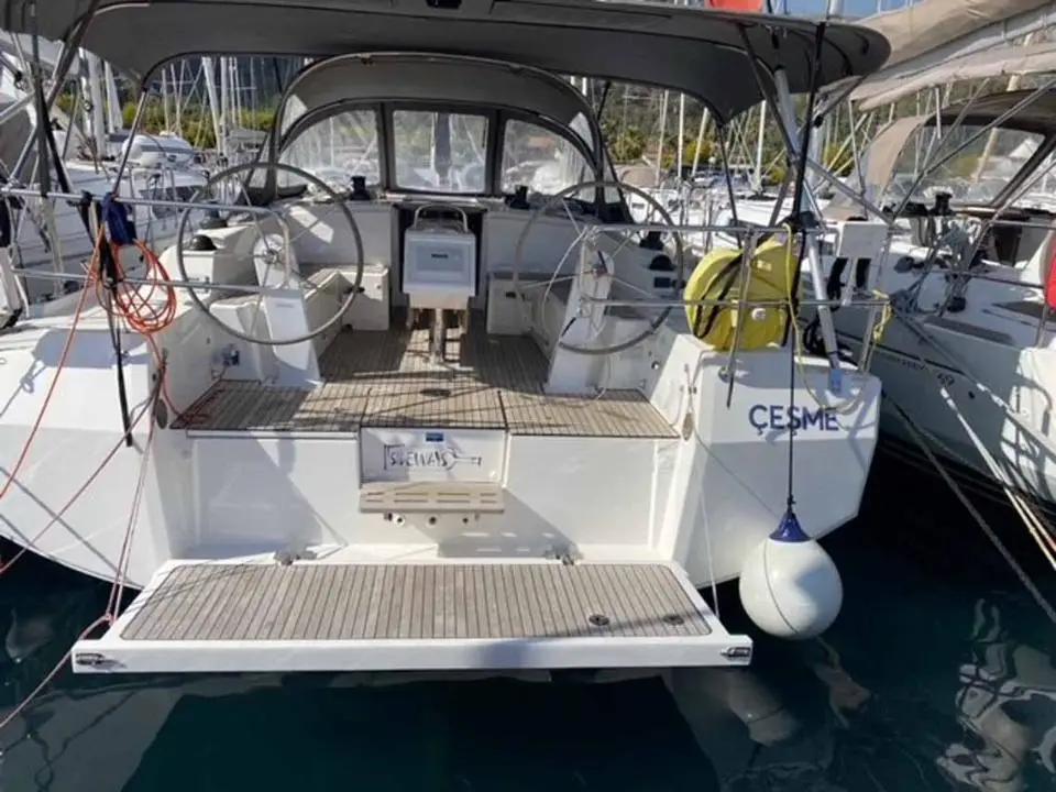 Bavaria C42 Sideways in Setur Göcek Village Port