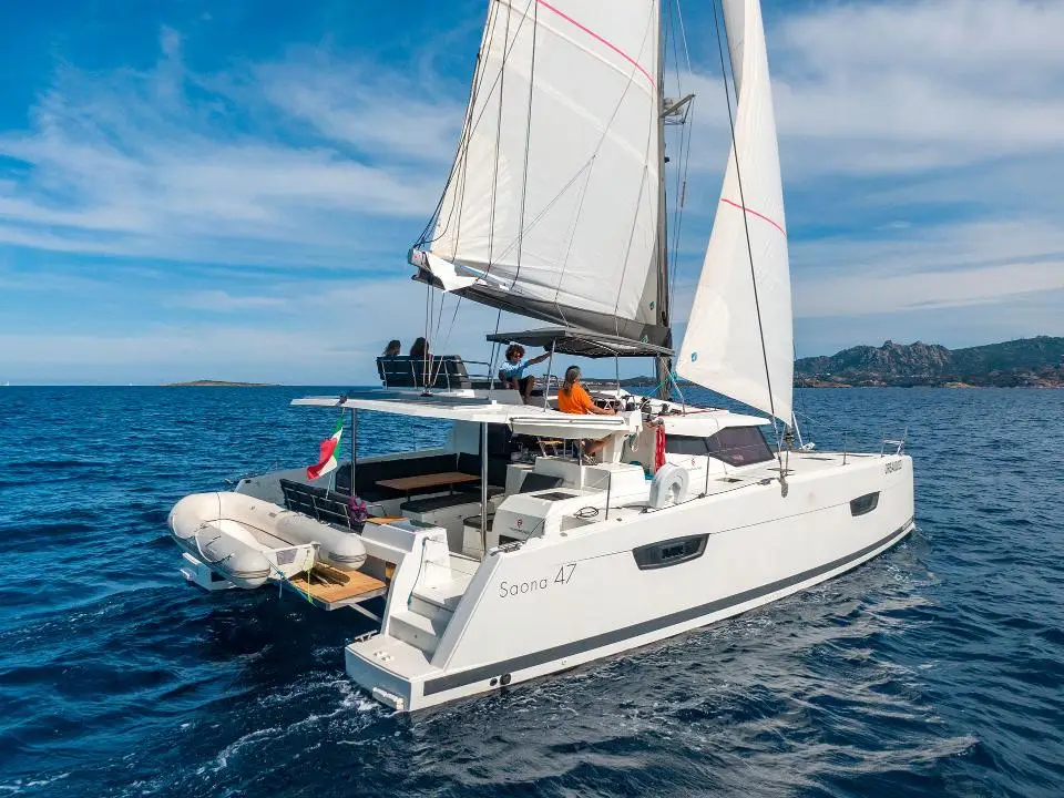 Fountaine Pajot Saona 47 Quintet Orsa 3 in Sardinien, Cannigione