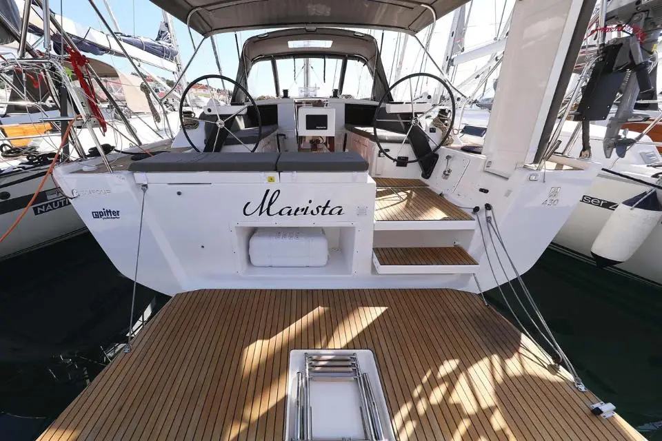 Dufour 430 Marista in Murter, ACI Marina Jezera