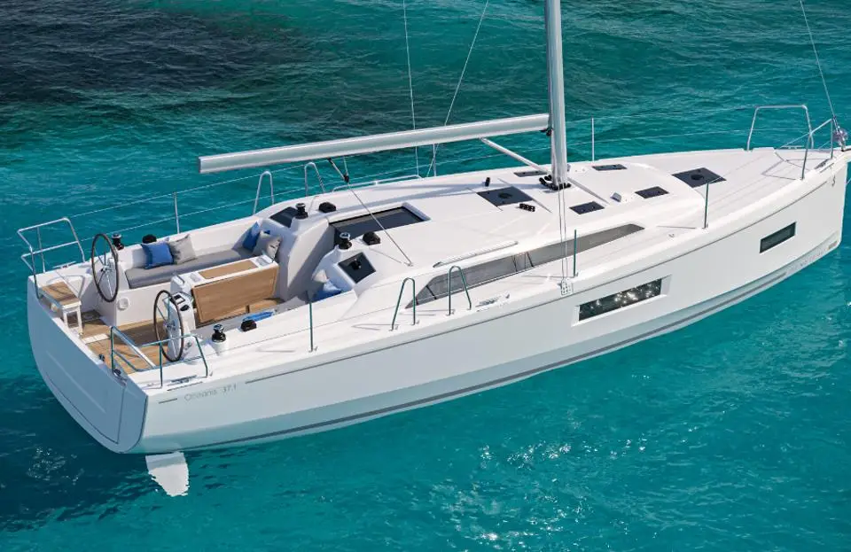 Oceanis 37.1 Uraz in Marmaris Adakoy Marina
