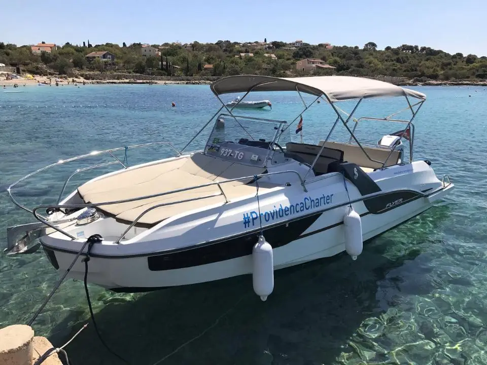 Motorboot Beneteau Flyer 7.7 Sun Deck in ACI Marina Trogir
