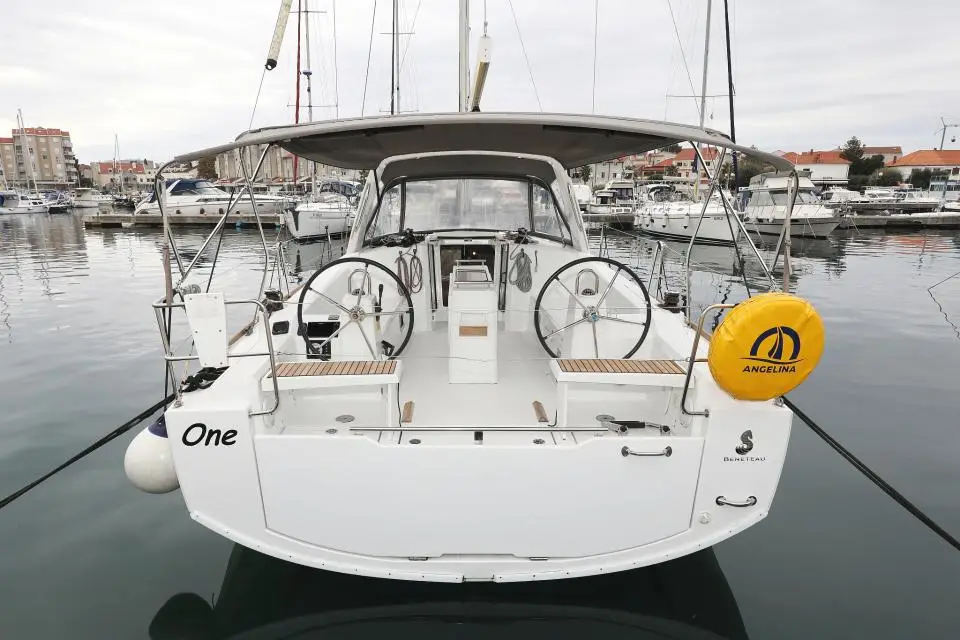 Oceanis 38 One in Marina Šangulin, Biograd