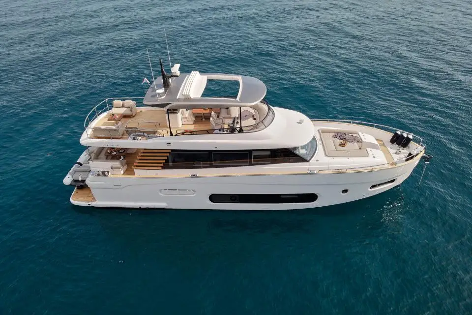 Azimut Magellano 66 Princess M in Marina Lav - Podstrana