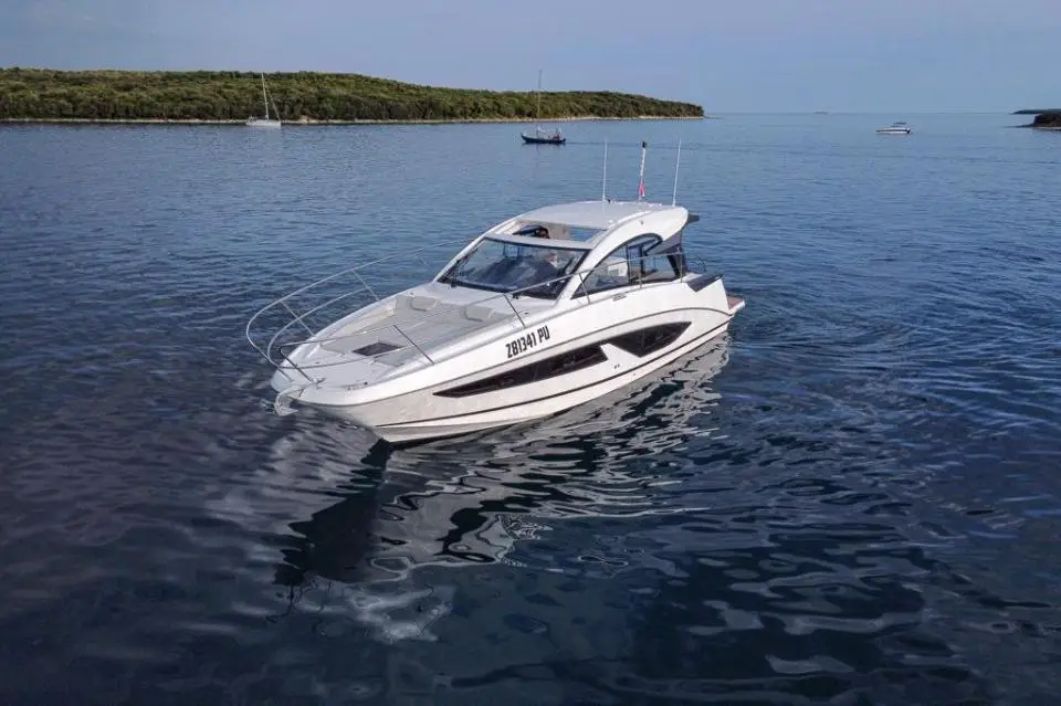Motorboot Gran Turismo 36 in ACI Marina Rovinj