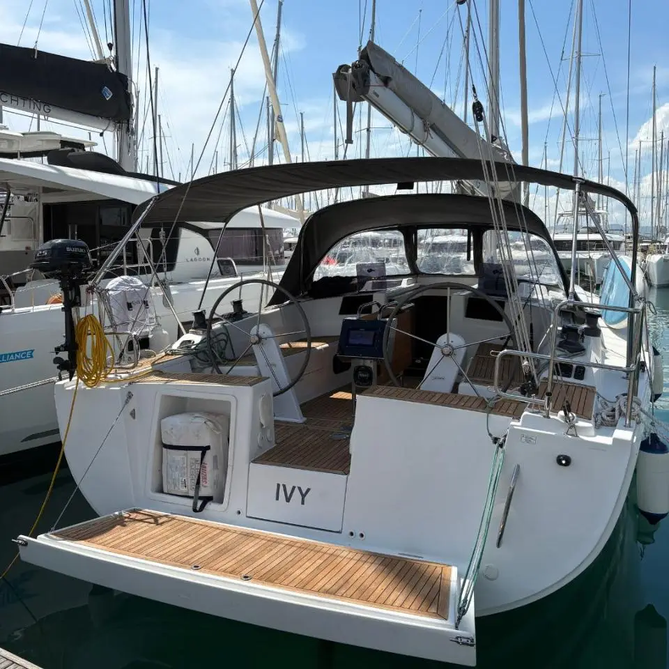 Hanse 415 Ivy in Marina Kastela