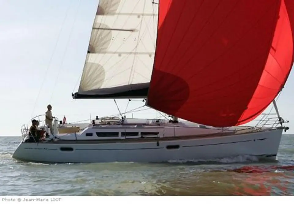 Sun Odyssey 42i Praha in Portisco, Marina di Portisco