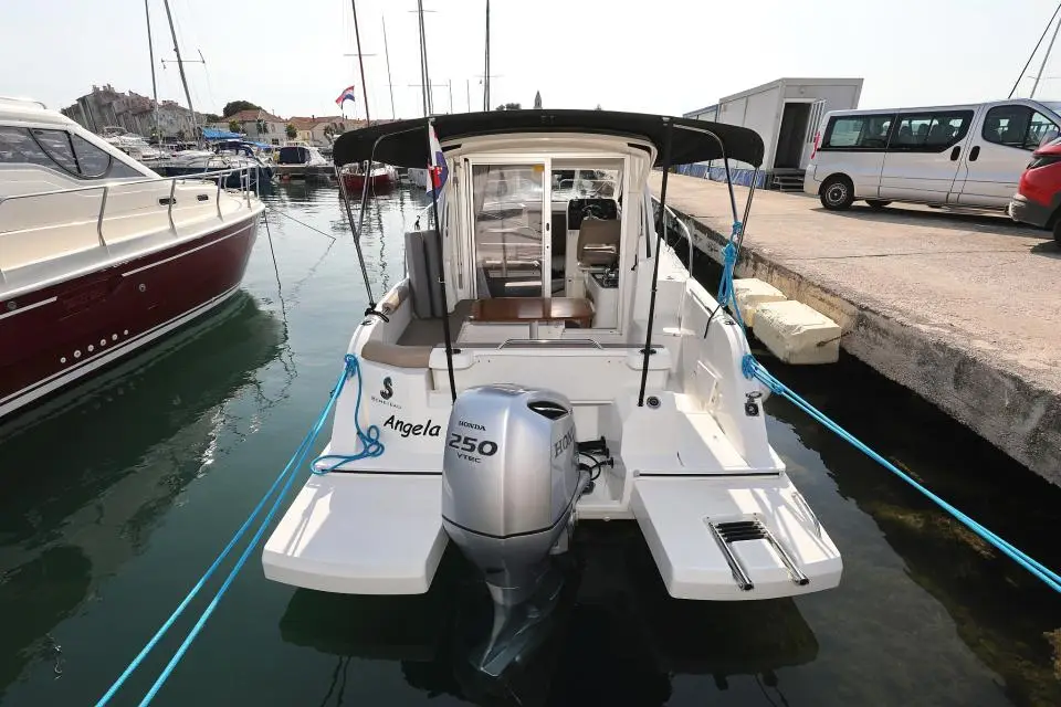 Antares 8 OB Angela in Marina Šangulin, Biograd