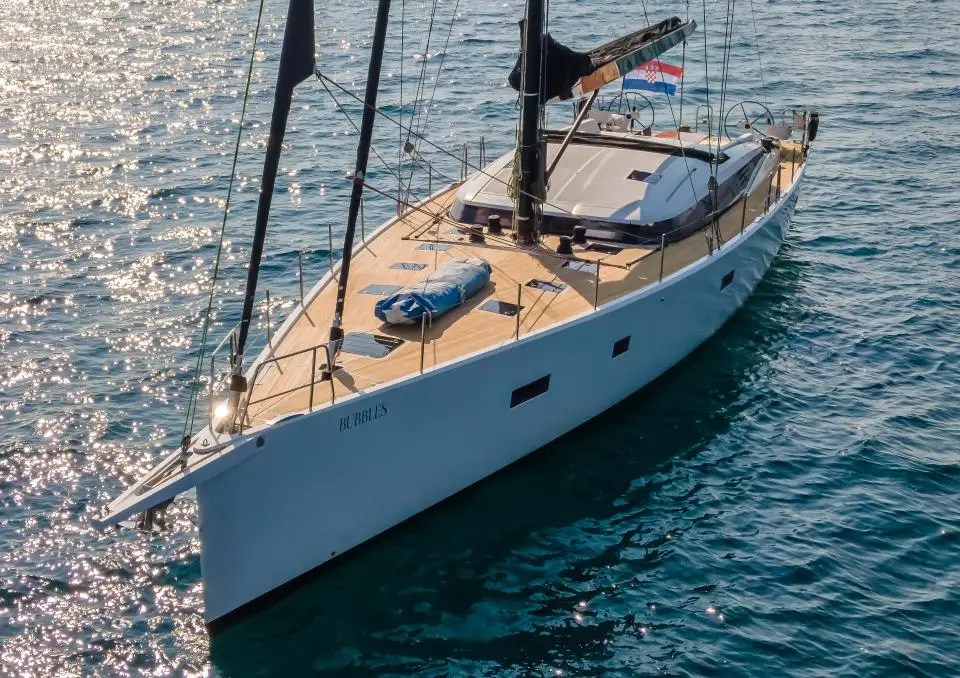 CNB 76 Bubbles in Marina Kastela