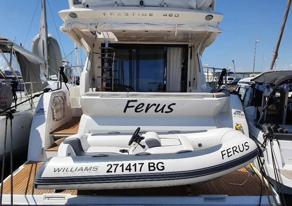 Prestige 460 Fly Ferus in Marina Kornati, Biograd