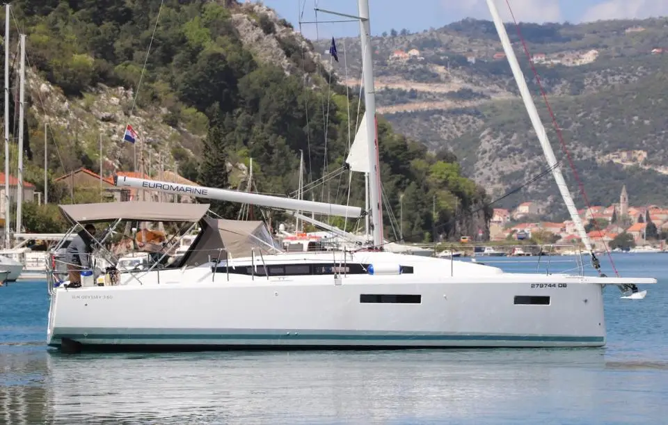 Sun Odyssey 380 Bura Kiss in Dubrovnik, Komolac, ACI Marina Dubrovnik