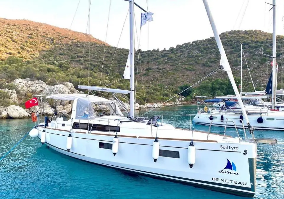 Oceanis 38.1 Sail Lyra in Orhaniye
