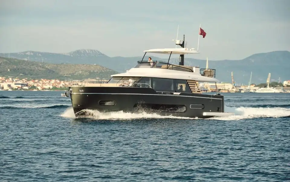 Azimut Magellano 60 Amparito XIII in Marina Lav - Podstrana