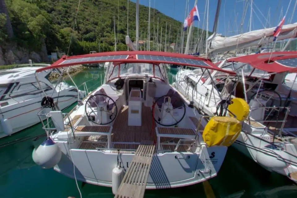 Oceanis 38.1 Luce in Dubrovnik, Komolac, ACI Marina Dubrovnik