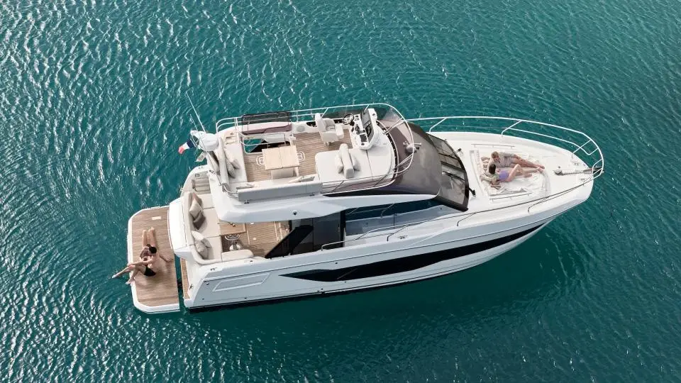 Prestige F4.3 No Stress in Marina Lav - Podstrana