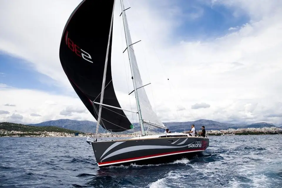 Salona 38 KaninVin in Marina Kastela