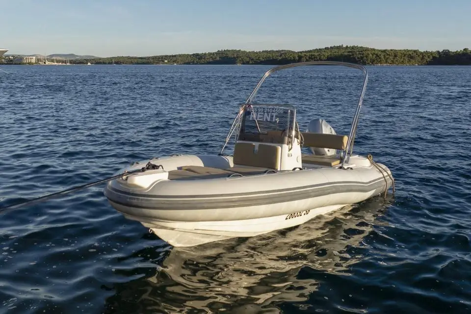 Marlin 540 Marlin in Šibenik, Gradska luka