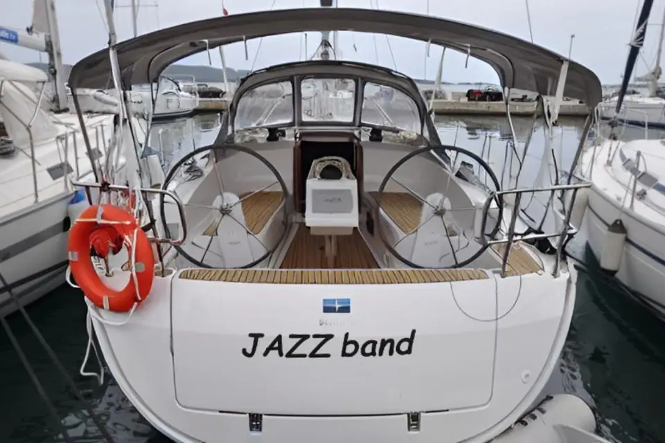 Bavaria Cruiser 37 Jazz Band in Marina Pirovac