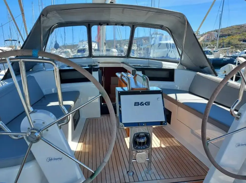 Hanse 418 Themisto in Lavrion - Olympic Marine
