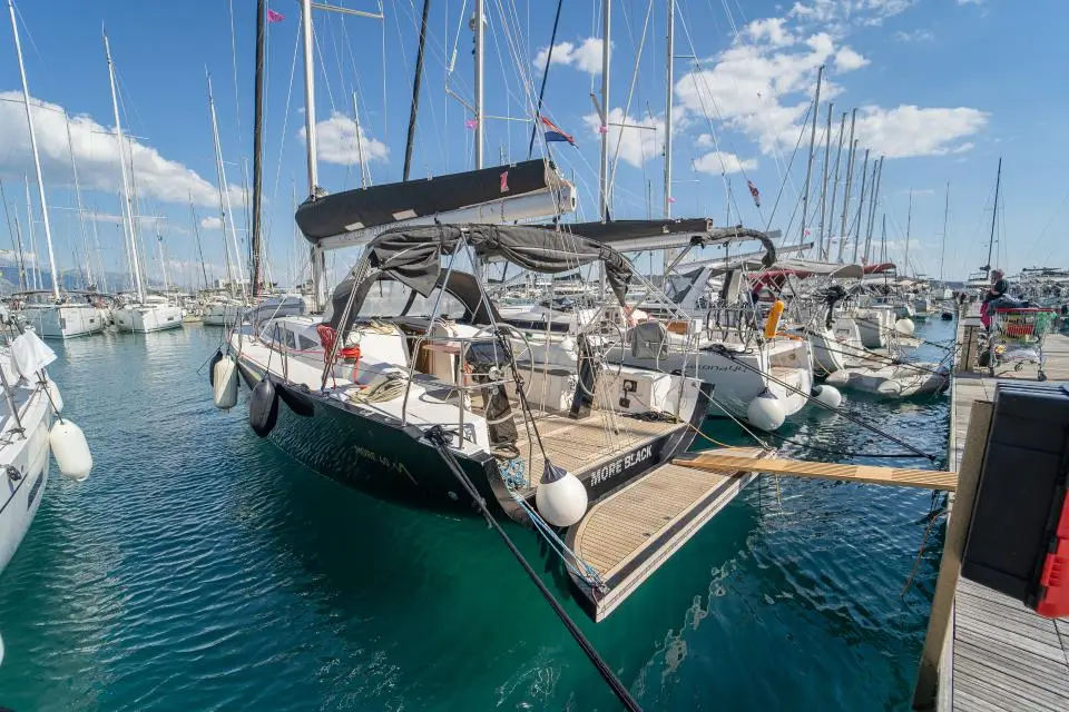 More 40 More Black in Marina Kastela