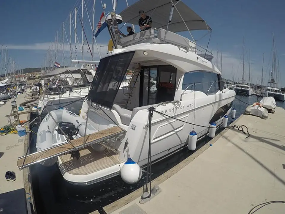 Prestige 420 Fly Brigadoon in Marina Mandalina, Sibenik