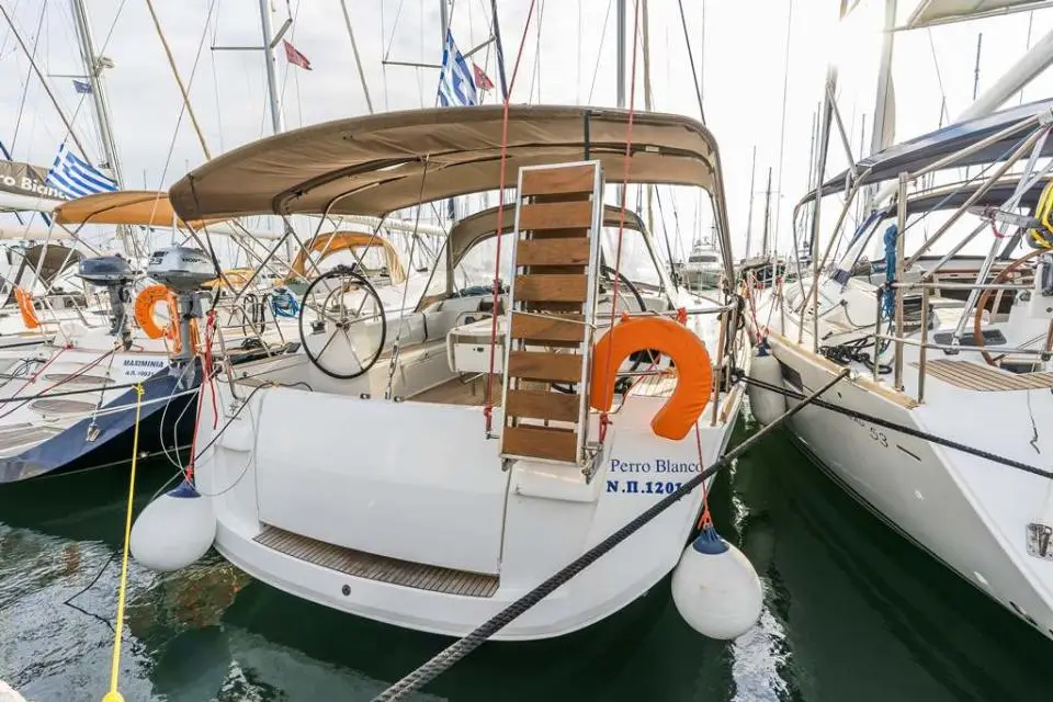 Sun Odyssey 519 Perro Blanco in Skopelos, Neo Klima Harbor