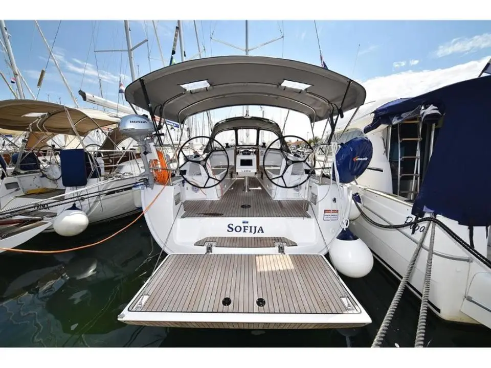 Bavaria Cruiser 37 Sofija in Marina Kornati, Biograd