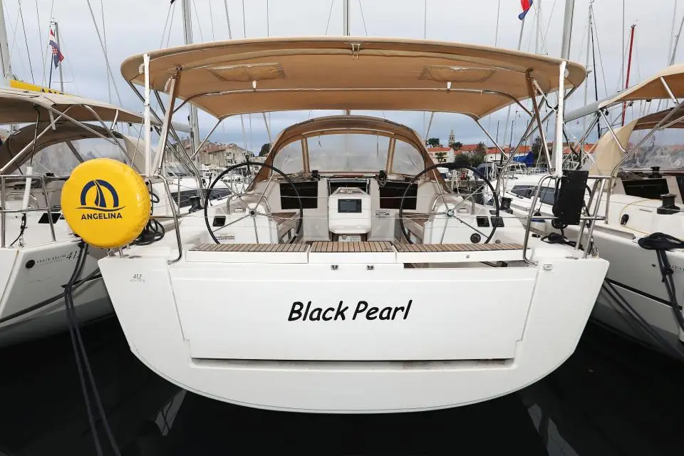 Dufour 412 GL Black Pearl in Marina Šangulin, Biograd