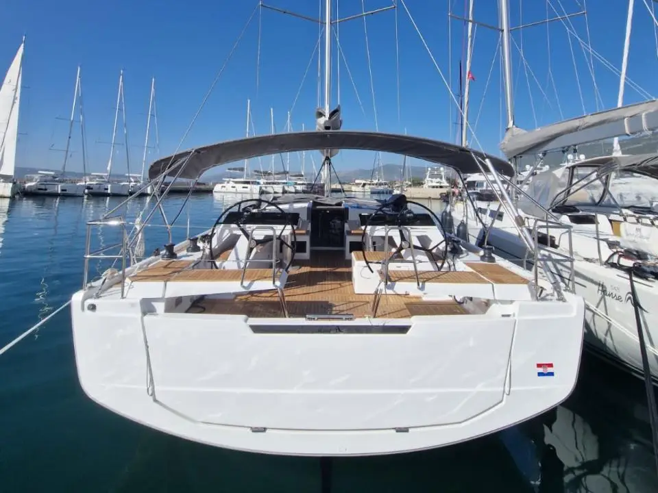 Hanse 460 FeMi Star in Marina Kastela