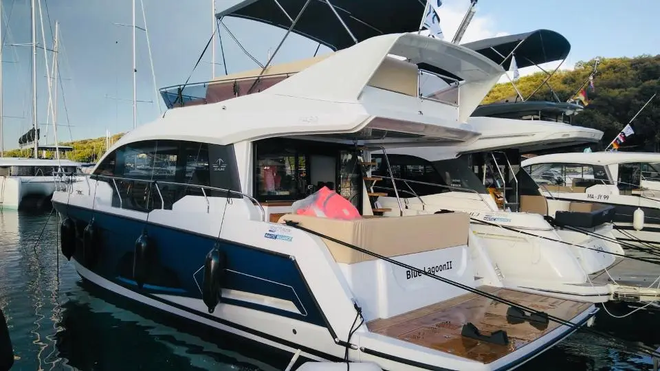 Sealine F430 Blue Lagoon II in Pula, Marina Polesana