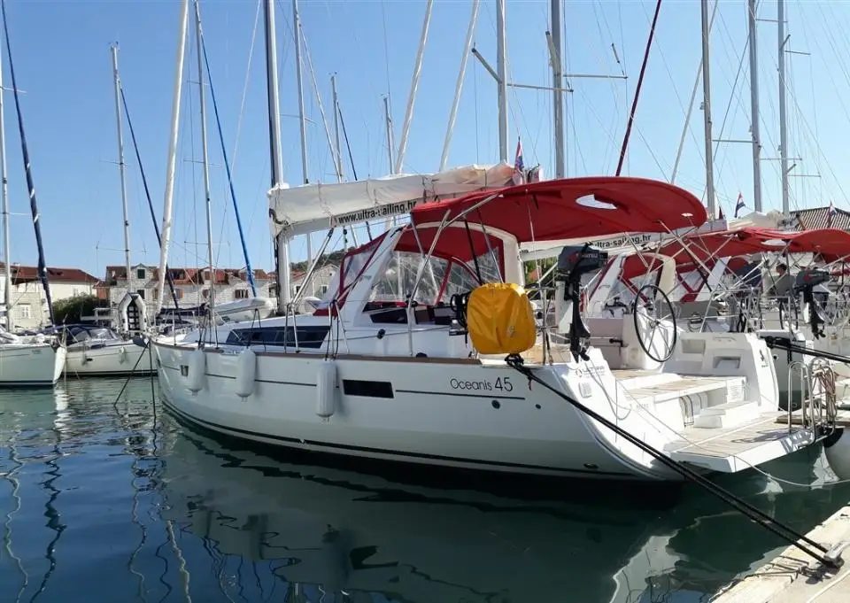 Oceanis 45 Parija II in ACI Marina Split