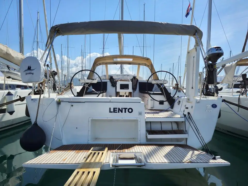 Dufour 430 GL Lento in Marina Kastela