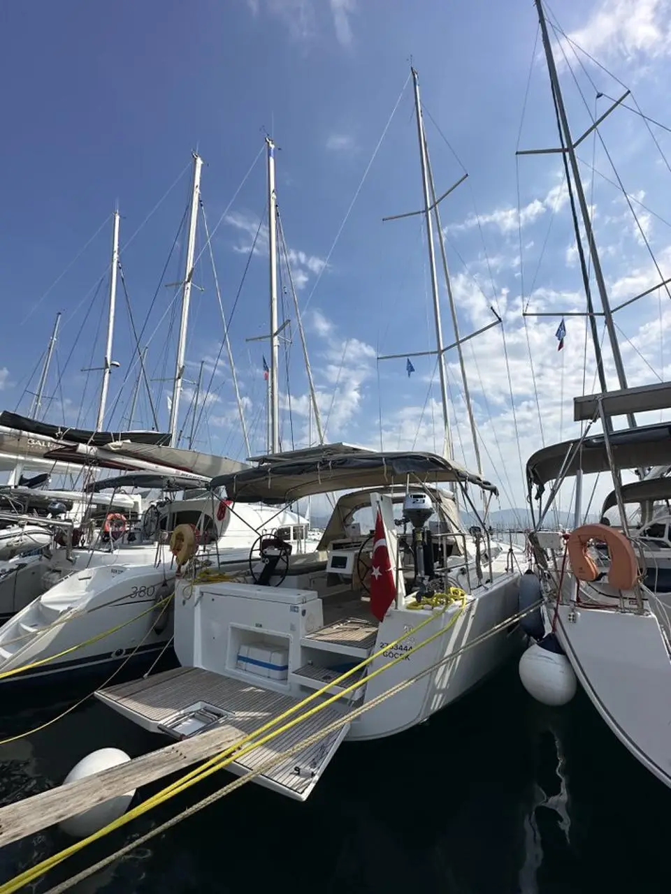 Dufour 430 Enki in Fethiye, Yacht Club Mai