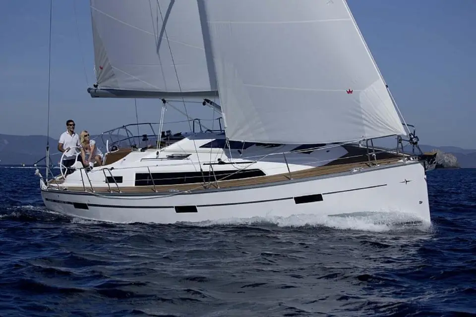 Bavaria Cruiser 37 Sayra in Murter, Marina Mechanic Nautic