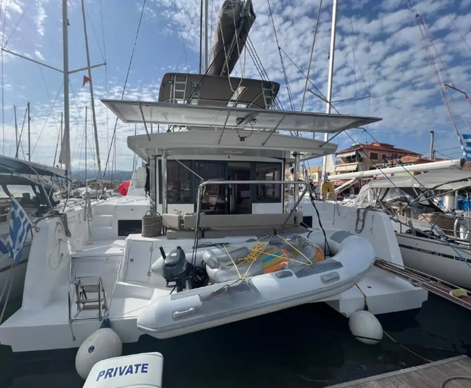 Katamaran Bali 4.4 in Lefkas main port
