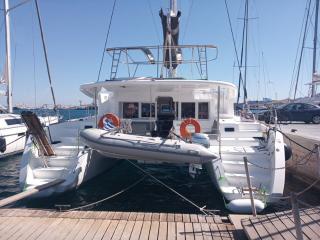 Lagoon 450 F - 4 + 2 cab. | Golden Dream | Lavrion, main port