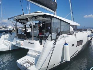 Lagoon 42 Top Light