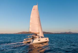 Fountaine Pajot Astrea 42 - 4 + 1 cab. | Agitation | Sardinien, Cannigione