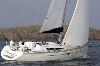 Sun Odyssey 36i | Celeste | Lavrion, main port