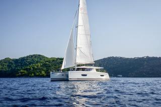 Helia 44 - 4 cab. | Lounge | Porto Montenegro