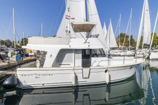 Swift Trawler 34 Fly Blue Sky