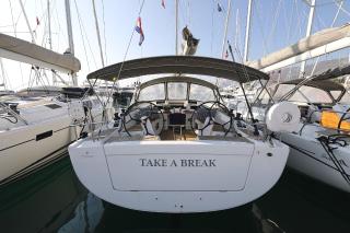 Hanse 415 take a break in Marina Kastela