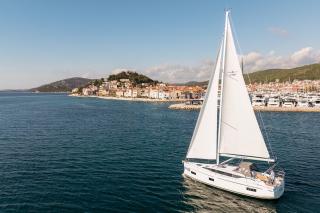 Bavaria C38 | Aura | Tribunj D-Marin