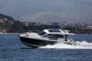 Sealine C335V Stormi in Marina Kastela