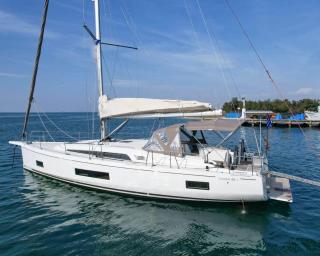 Oceanis 46.1 Blue Satellite