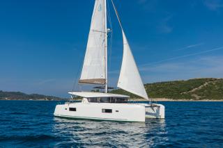 Lagoon 42 Pulsar